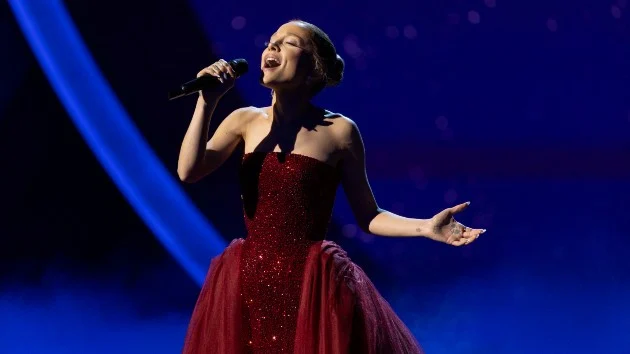 Ariana Grande teases announcement in cryptic Instagram post