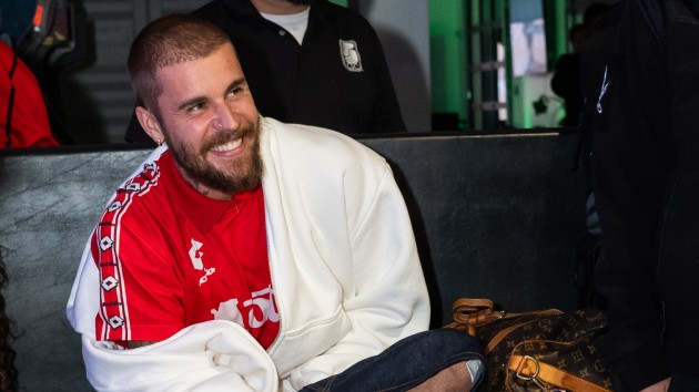 ‘Are you Justin Bieber?’ Singer helps man whose car broke down on side of the road