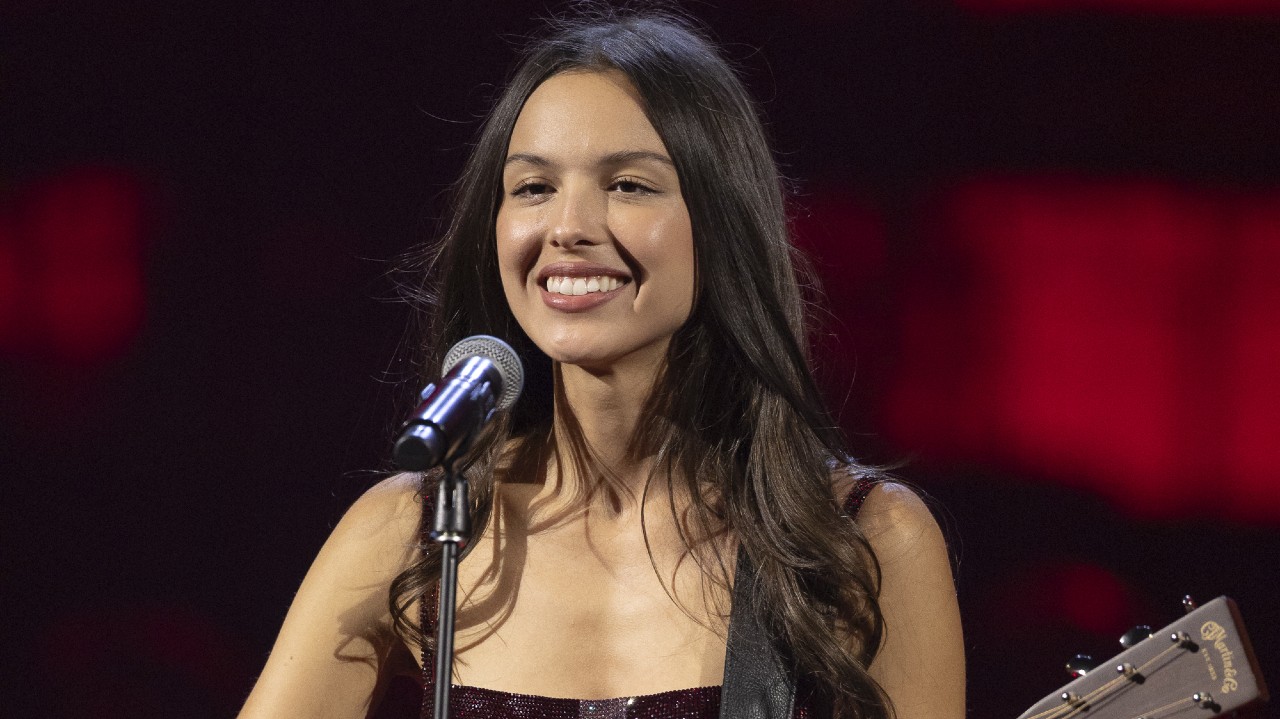 Olivia Rodrigo releasing live Lollapalooza collab with Weezer on vinyl