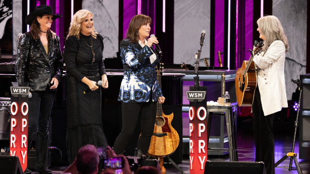Reba McEntire to induct Suzy Bogguss into the Opry